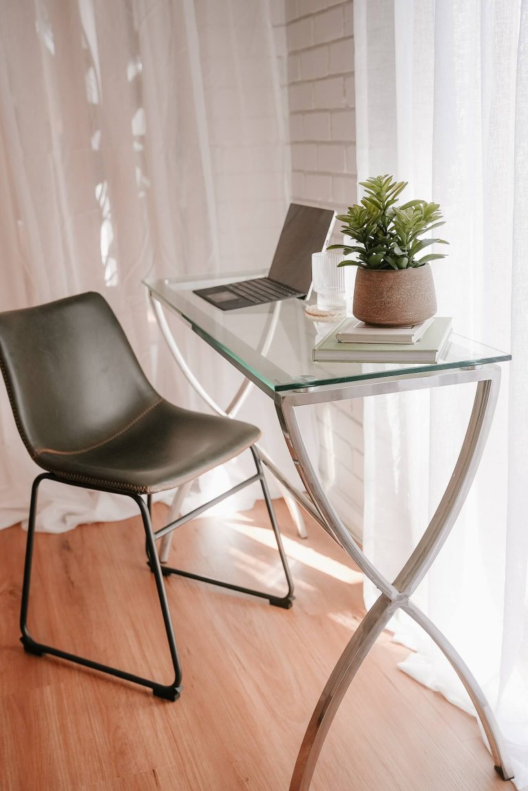 Studio East - desk/workspace
